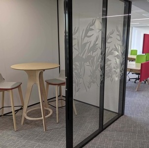 aménagement des locaux de l’entreprise Ecocert avec mobilier pour salle de réunion et open space