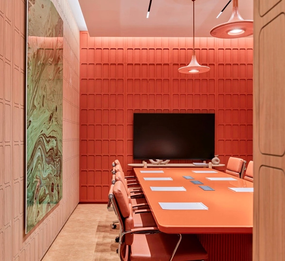 salle de réunion orange dans la tendance déco du color blocking